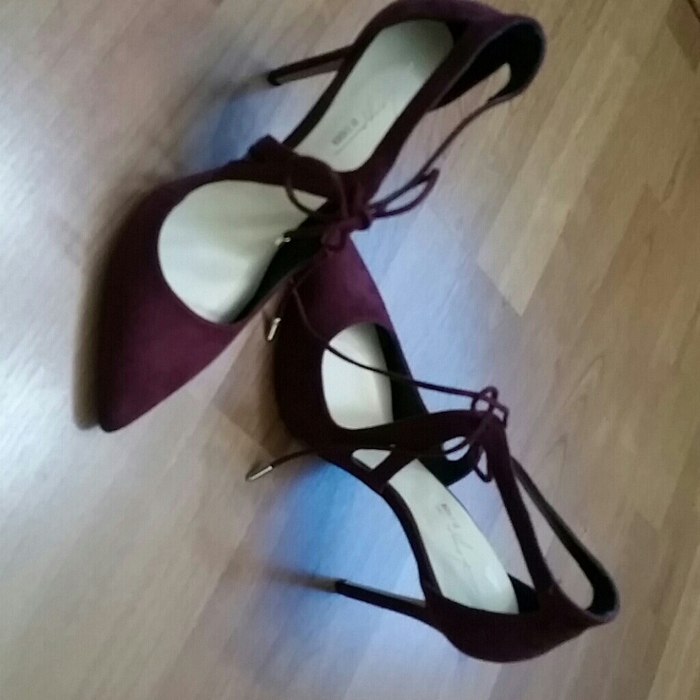 Shoes - Picture 1 of 4